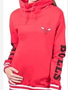 Chicago Bulls NWT Red Funnel Neck NBA Women's Fleece-lined Sweatshirt Sz XL